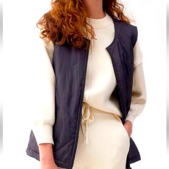 Socialite Jackets & Blazers - Socialite Zipper Black Puffer Vest size S/M